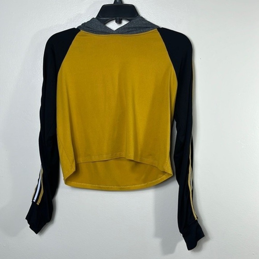 Hot kiss cropped top size large